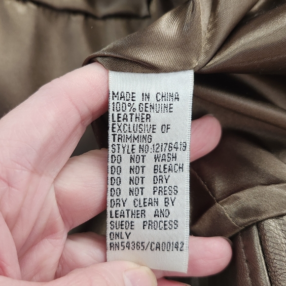 Peter Nygard Genuine Leather bell sleeves, Embroidered Women Jacket, Size 14 - Picture 11 of 13